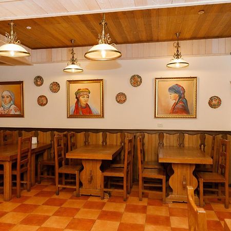 Gostyniy Dvir Synevir Hotel Synevyr Buitenkant foto