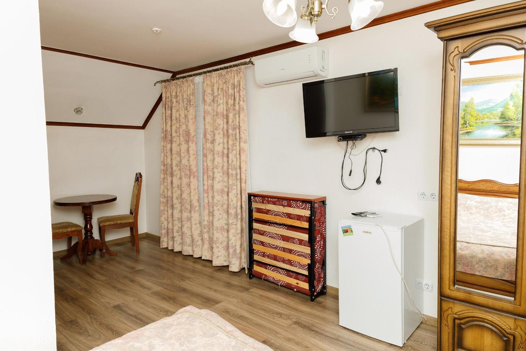 Gostyniy Dvir Synevir Hotel Synevyr Buitenkant foto