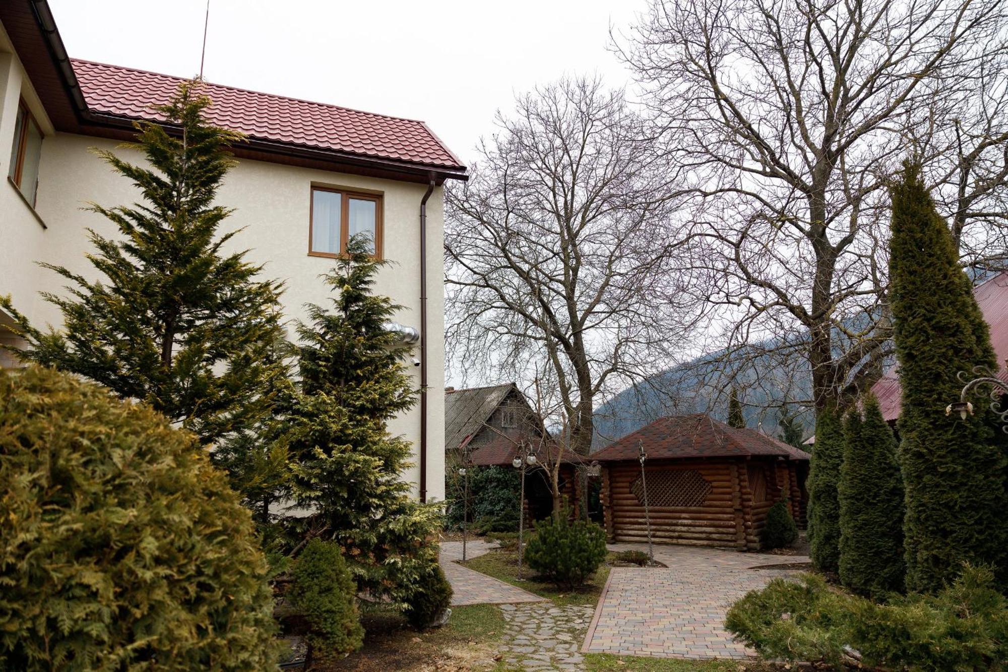 Gostyniy Dvir Synevir Hotel Synevyr Buitenkant foto