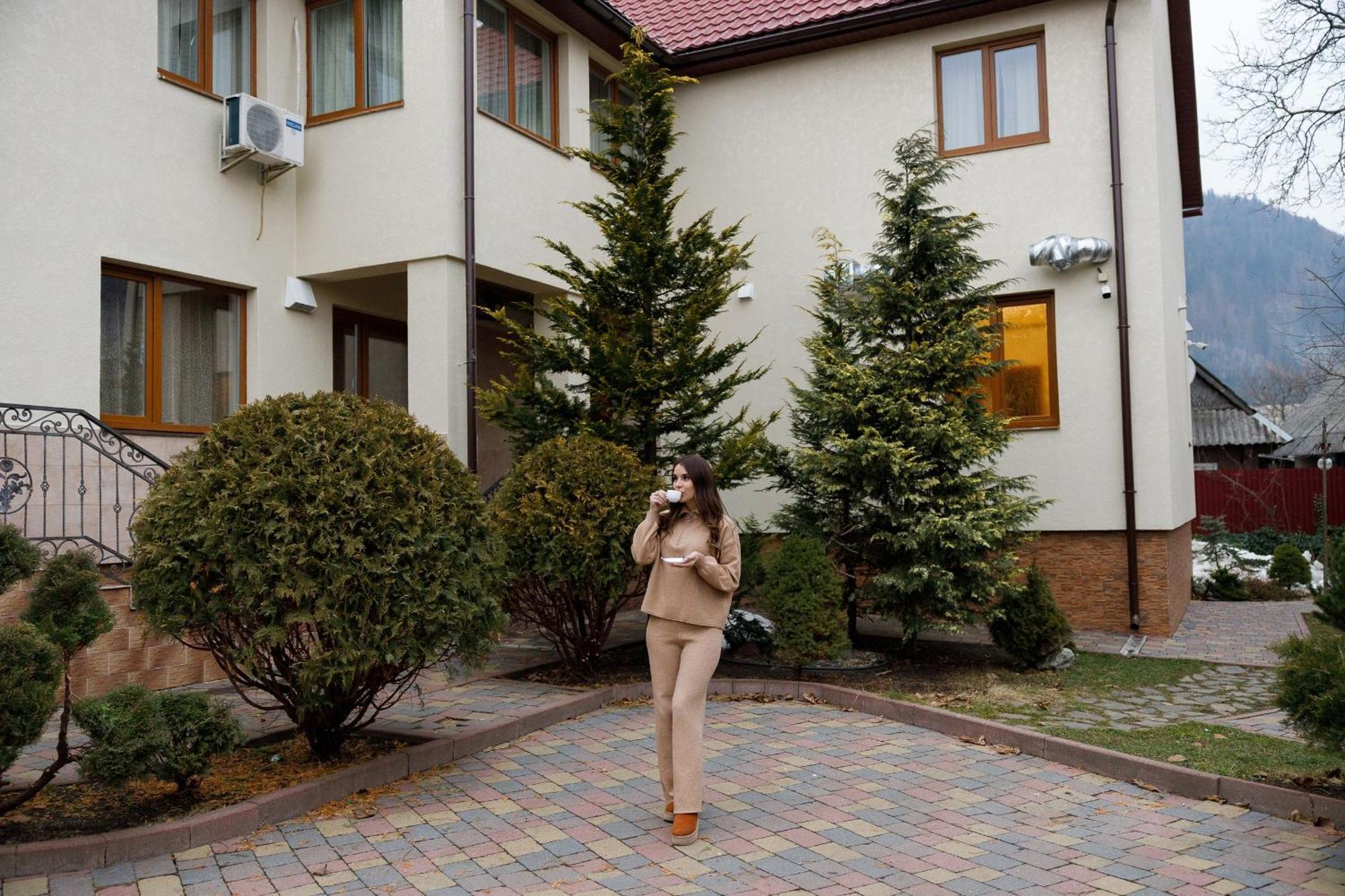 Gostyniy Dvir Synevir Hotel Synevyr Buitenkant foto