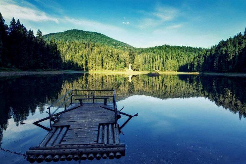 Gostyniy Dvir Synevir Hotel Synevyr Buitenkant foto